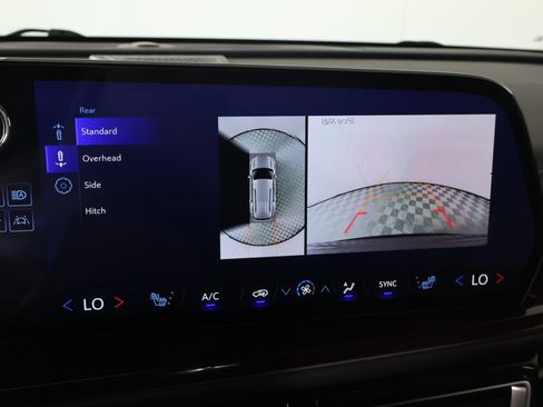 Used 2024 Chevrolet Traverse Z71 w/ Enhanced Driving Package image 6