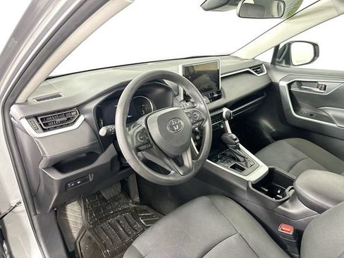 Used 2025 Toyota RAV4 XLE AWD/4WD image 17