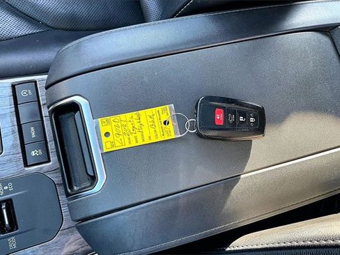 Used 2021 Toyota Highlander Limited image 36