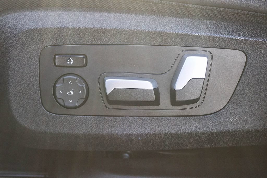 Used 2022 BMW X6 xDrive40i w/ M Sport Package AWD/4WD image 21