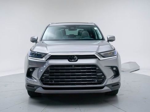 Used 2025 Toyota Grand Highlander AWD image 12