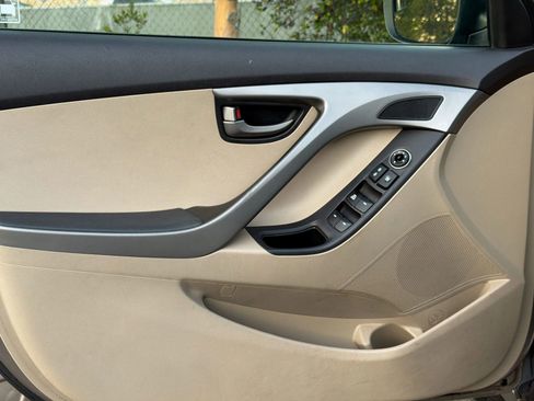 Used 2014 Hyundai Elantra SE image 10