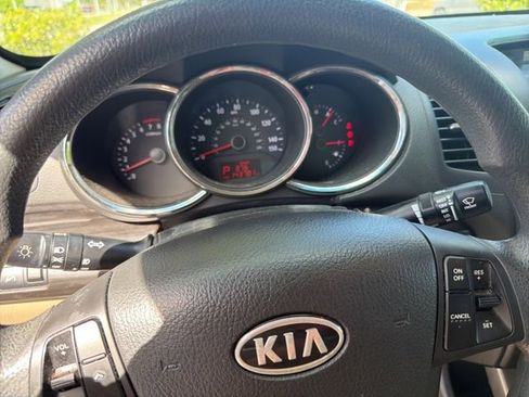 Used 2012 Kia Sorento LX w/ Convenience Pkg image 11