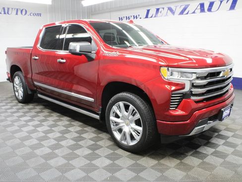 Used 2024 Chevrolet Silverado 1500 High Country w/ High Country Premium Package AWD/4WD image 3