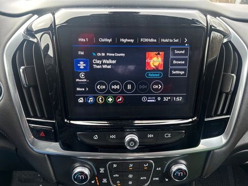 Used 2023 Chevrolet Traverse LT image 28