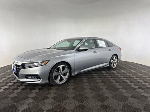 Used 2018 Honda Accord Touring image 4