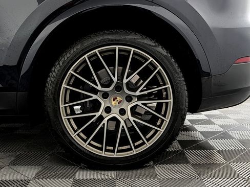 Certified 2023 Porsche Cayenne Platinum Edition AWD/4WD image 12