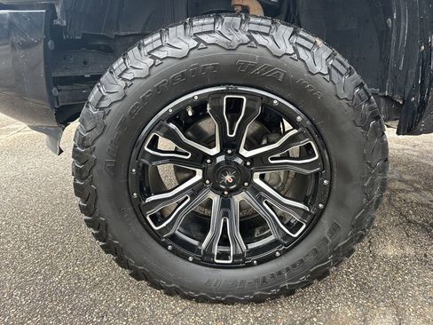 Used 2022 Nissan Titan SV w/ SV Convenience Package image 32