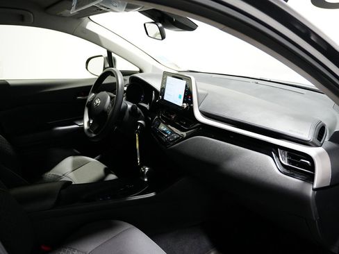 Used 2021 Toyota C-HR LE image 9