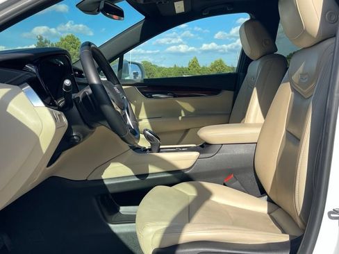 Used 2019 Cadillac XT5 Luxury FWD image 16