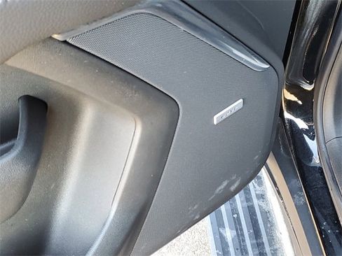 Used 2024 GMC Yukon Denali w/ Advanced Technology Package image 21