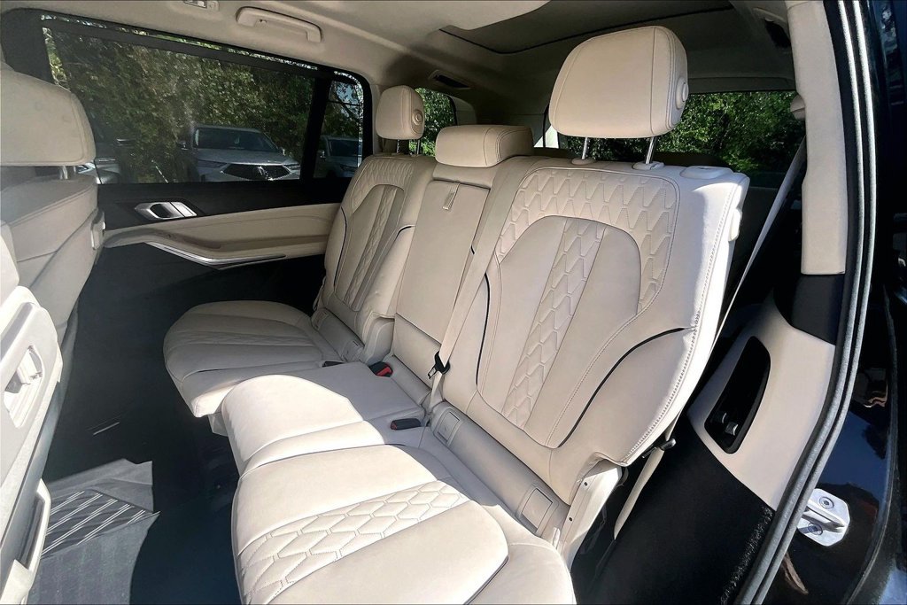 Used 2025 BMW X7 xDrive40i w/ Premium Package AWD/4WD image 36