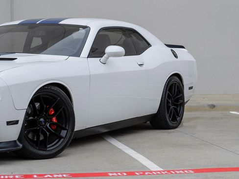 Used 2011 Dodge Challenger SRT8 image 8