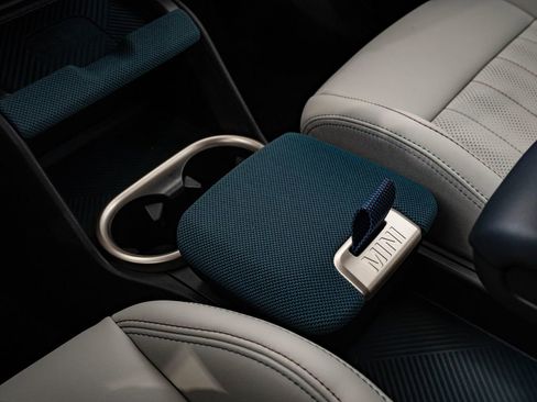 Certified 2025 MINI Cooper Countryman S w/ Comfort Package Max image 38