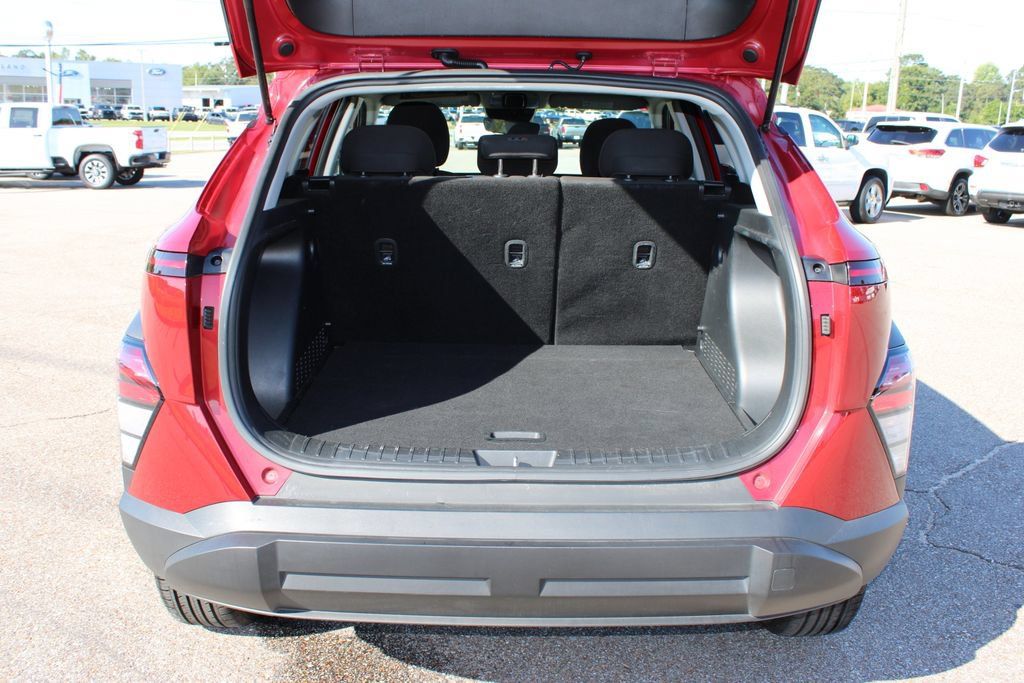 Used 2025 Hyundai Kona SEL AWD/4WD image 16