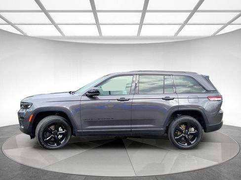 Used 2023 Jeep Grand Cherokee Altitude image 8
