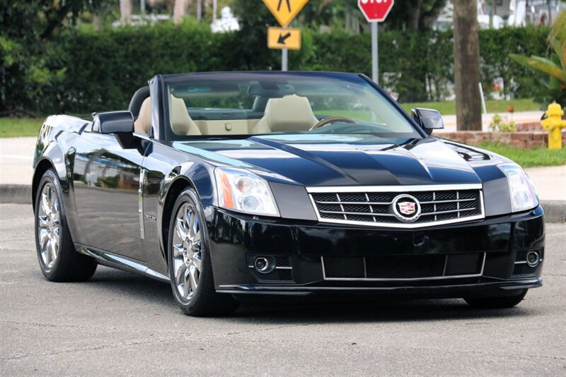 Used 2009 Cadillac XLR RWD image 10