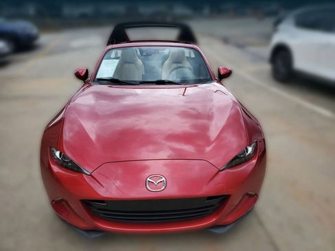 Used 2017 MAZDA MX-5 Miata RF Grand Touring RWD image 13