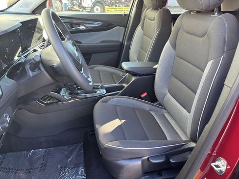 Used 2025 Chevrolet TrailBlazer LT image 32