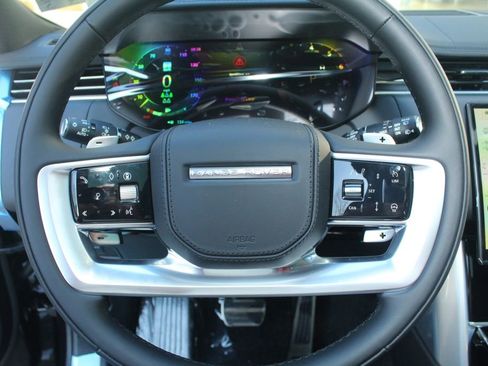 New 2026 Land Rover Range Rover Long Wheelbase SE AWD/4WD image 17