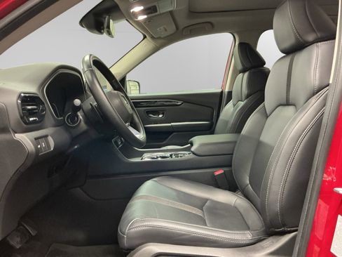 Used 2025 Honda Pilot Touring image 9