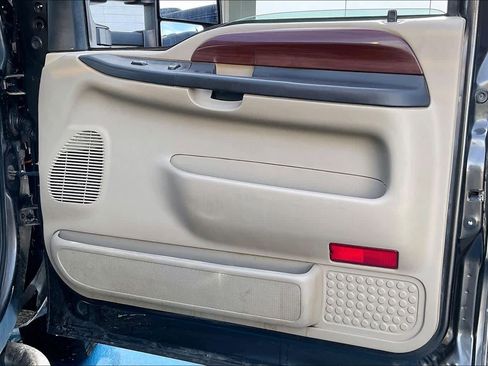 Used 2005 Ford F250 Lariat image 22