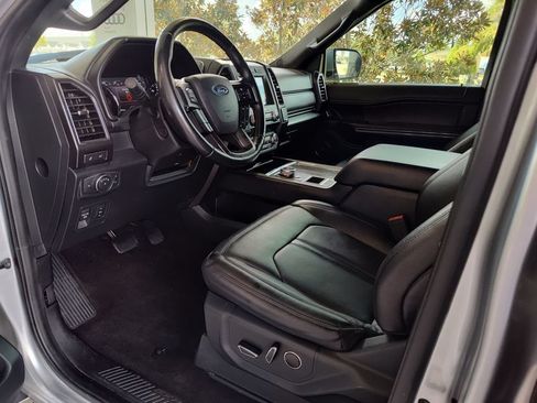 Used 2020 Ford Expedition Limited RWD image 2