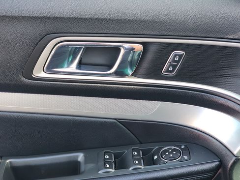 Used 2017 Ford Explorer XLT w/ Equipment Group 202A image 19