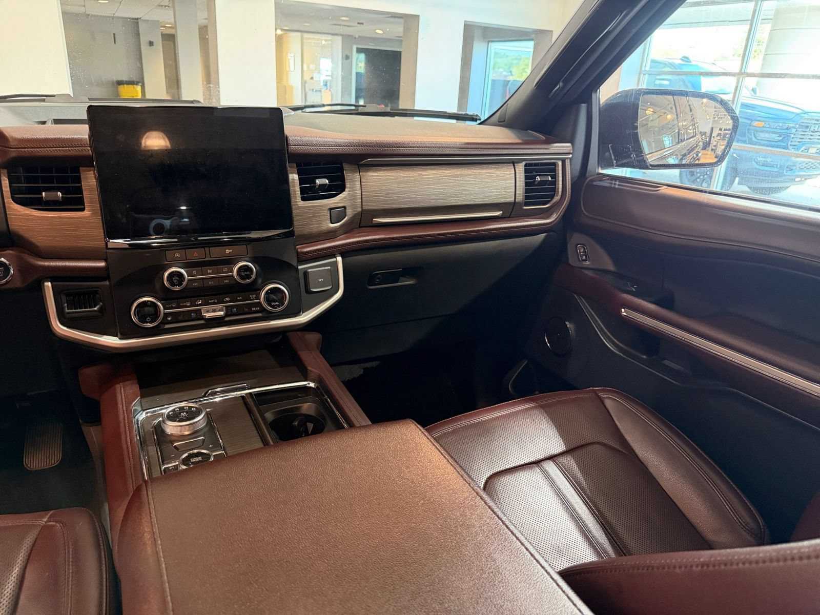 Used 2024 Ford Expedition Limited AWD/4WD image 37