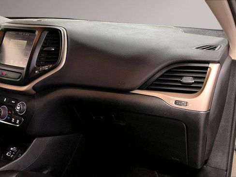 Used 2017 Jeep Cherokee Limited image 26