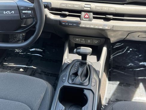 Used 2025 Kia K4 FWD image 41