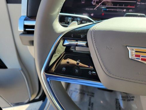 Used 2025 Cadillac Escalade Sport Platinum image 18