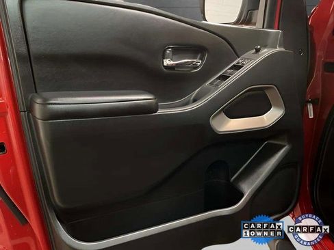 Used 2025 Nissan Frontier SV image 12