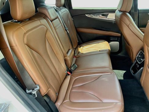 Used 2022 Lincoln Nautilus Reserve w/ Equipment Group 202A AWD/4WD image 29