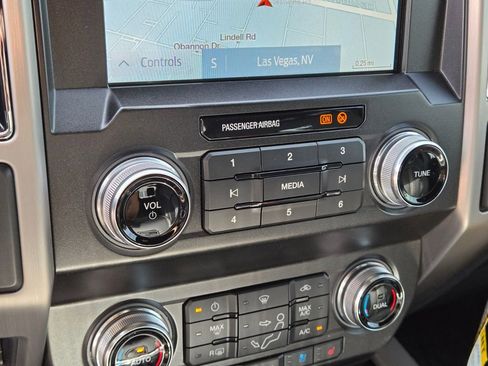 Used 2021 Ford F450 Platinum w/ FX4 Off-Road Package image 38