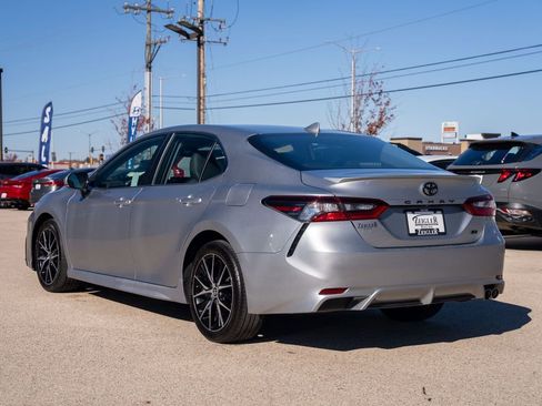 Used 2023 Toyota Camry SE image 5
