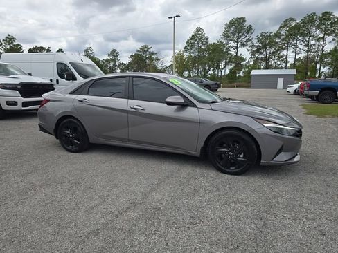 Used 2023 Hyundai Elantra SEL image 2