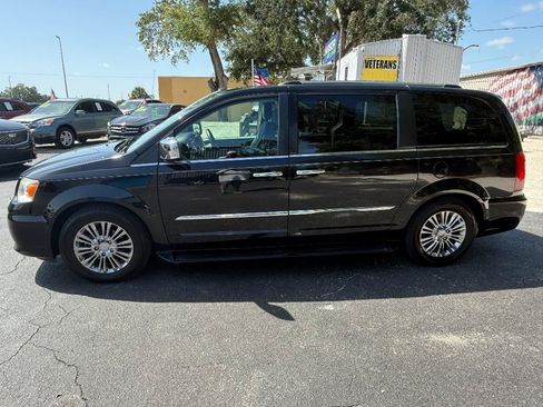 Used 2011 Chrysler Town & Country Limited FWD image 4