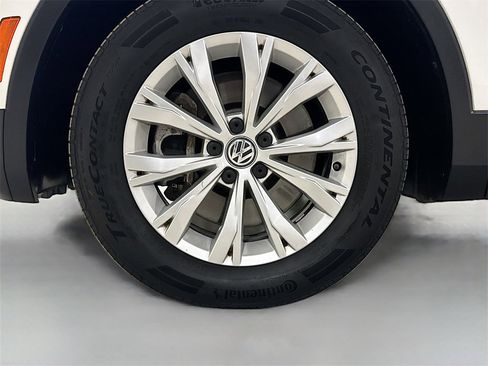 Used 2019 Volkswagen Tiguan SE w/ Panoramic Sunroof Package image 40