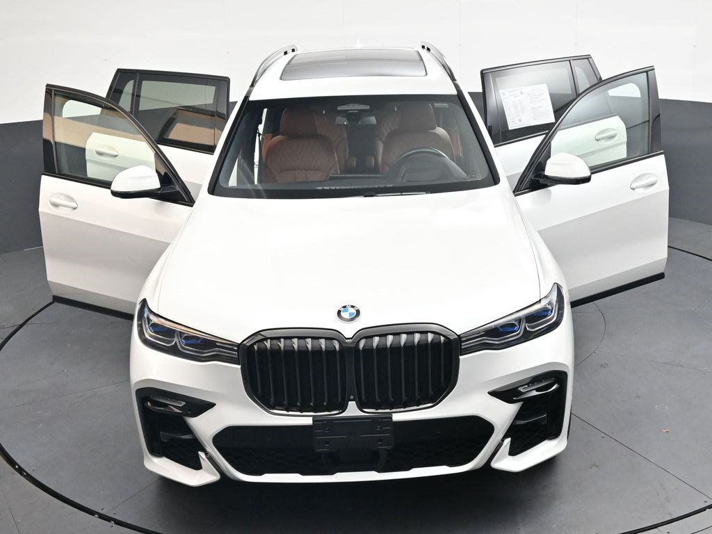 Used 2022 BMW X7 M50i AWD/4WD image 37