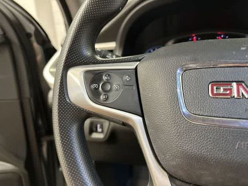Used 2023 GMC Acadia SLE w/ Driver Convenience Package FWD image 8
