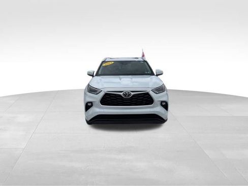 Certified 2023 Toyota Highlander XLE image 9