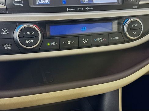 Used 2019 Toyota Highlander Limited Platinum image 18