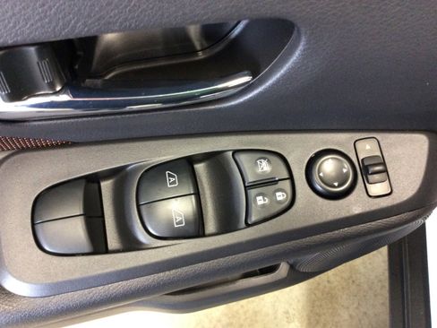 Used 2024 Nissan Kicks SR image 11