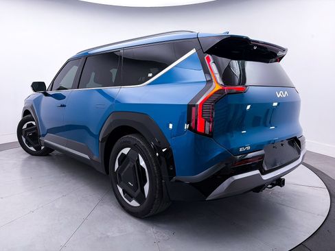 Certified 2024 Kia EV9 Land w/ Towing Package AWD/4WD image 2