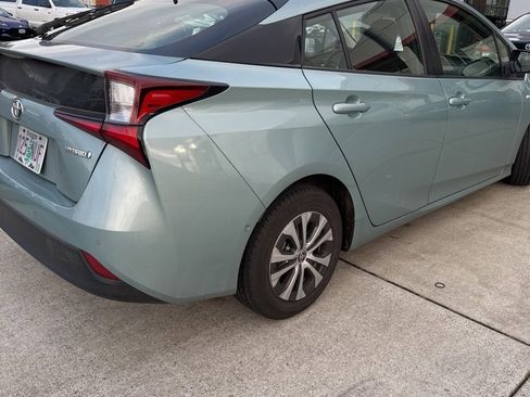 Certified 2022 Toyota Prius LE image 4