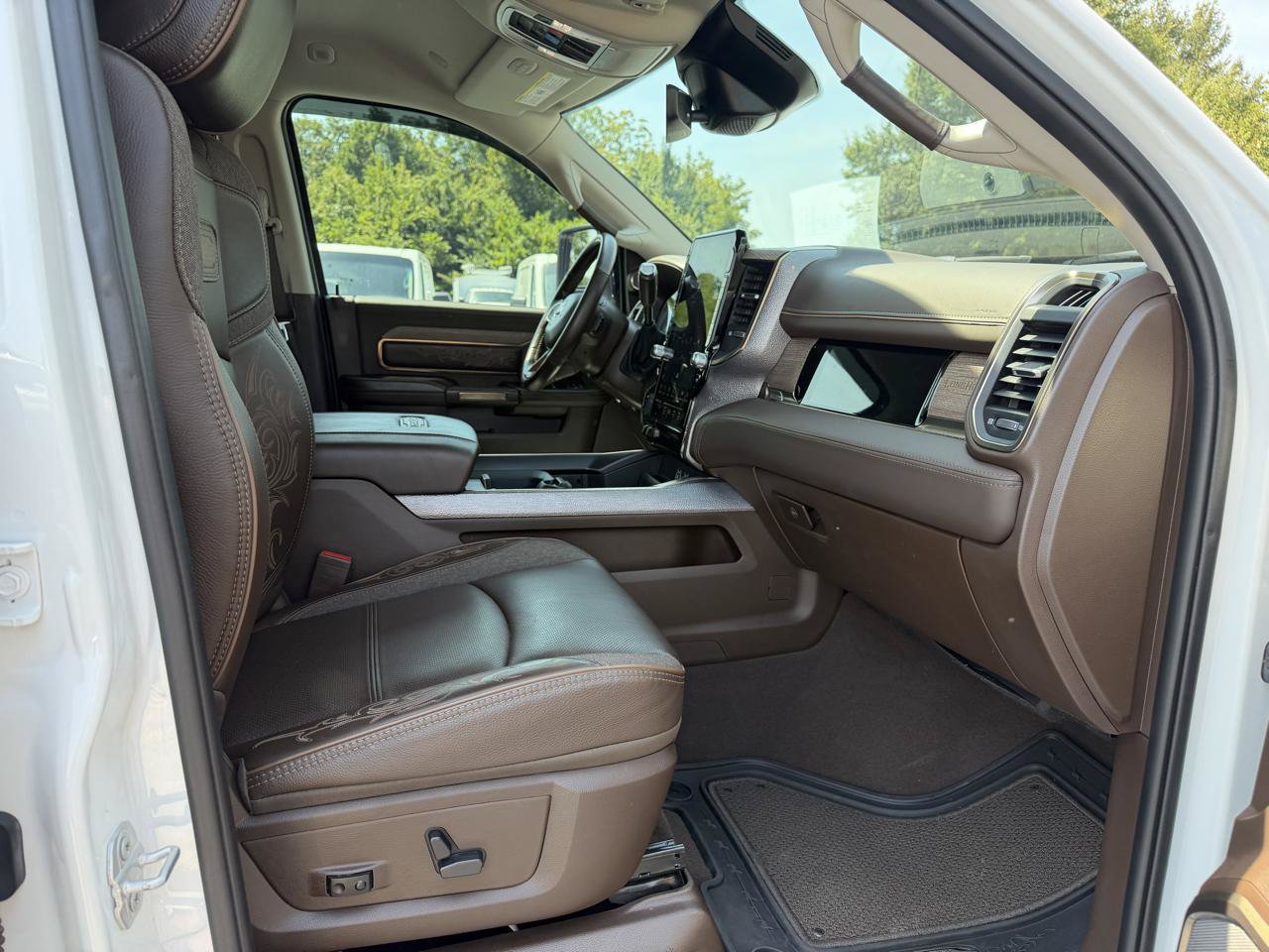 Used 2025 RAM 2500 Limited AWD/4WD image 13