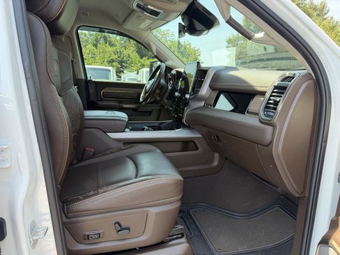 Used 2025 RAM 2500 Limited AWD/4WD image 13