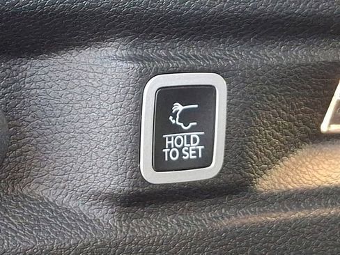 Used 2022 Jeep Grand Cherokee L Limited image 33