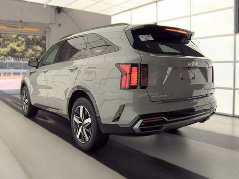 Used 2023 Kia Sorento EX w/ Panoramic Sunroof Package FWD image 6